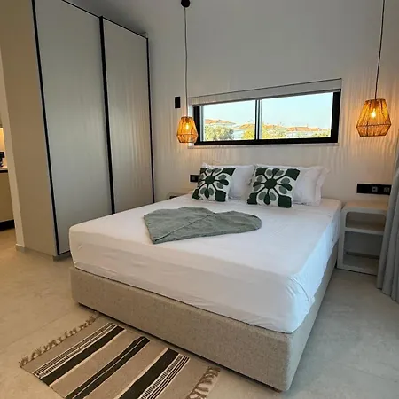 Sirena Bay House And Luxury Aparthotel