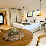 Sirena Bay House And Luxury Aparthotel
