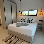 Sirena Bay House And Luxury Aparthotel
