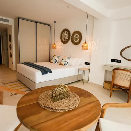 Sirena Bay House And Luxury מלון דירות 4*