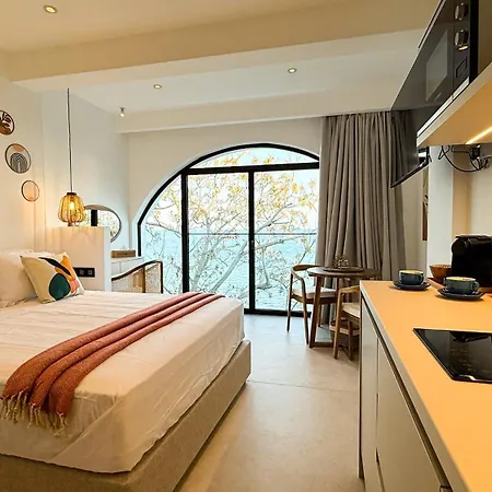 מלון דירות Sirena Bay House And Luxury 4*