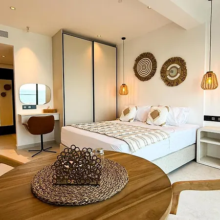 Lägenhetshotell Sirena Bay House And Luxury 4*