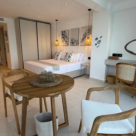 Sirena Bay House And Luxury Lägenhetshotell 4*