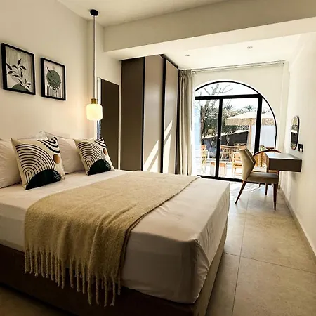 Lägenhetshotell Sirena Bay House And Luxury 4*